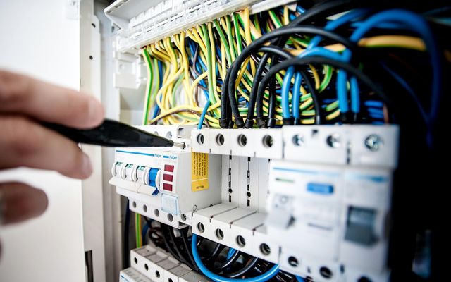 Elektrické rozvody a rozvádzače